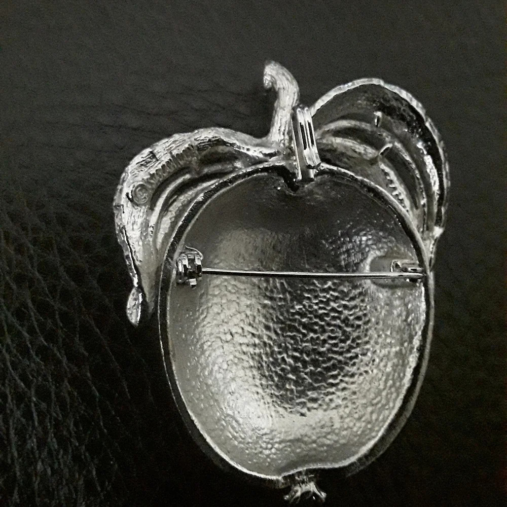 SARAH COVENTRY Elegant Silver Brooch